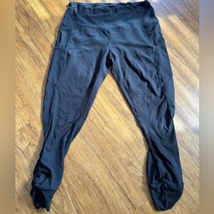 Black Keyhole Capri Legging